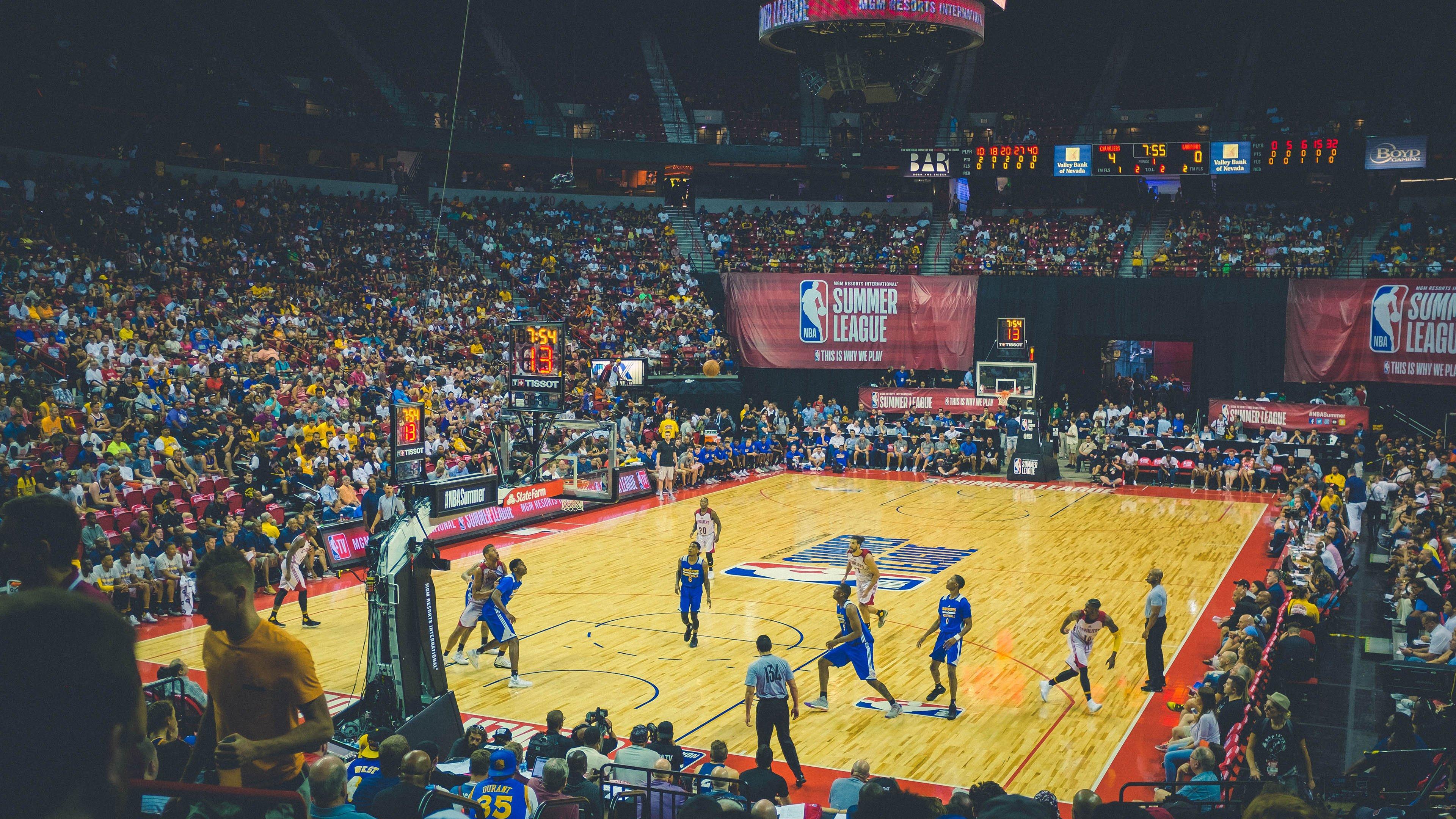 【帆看世界】西蒙尼10年之痒，巴萨借钱吃海货