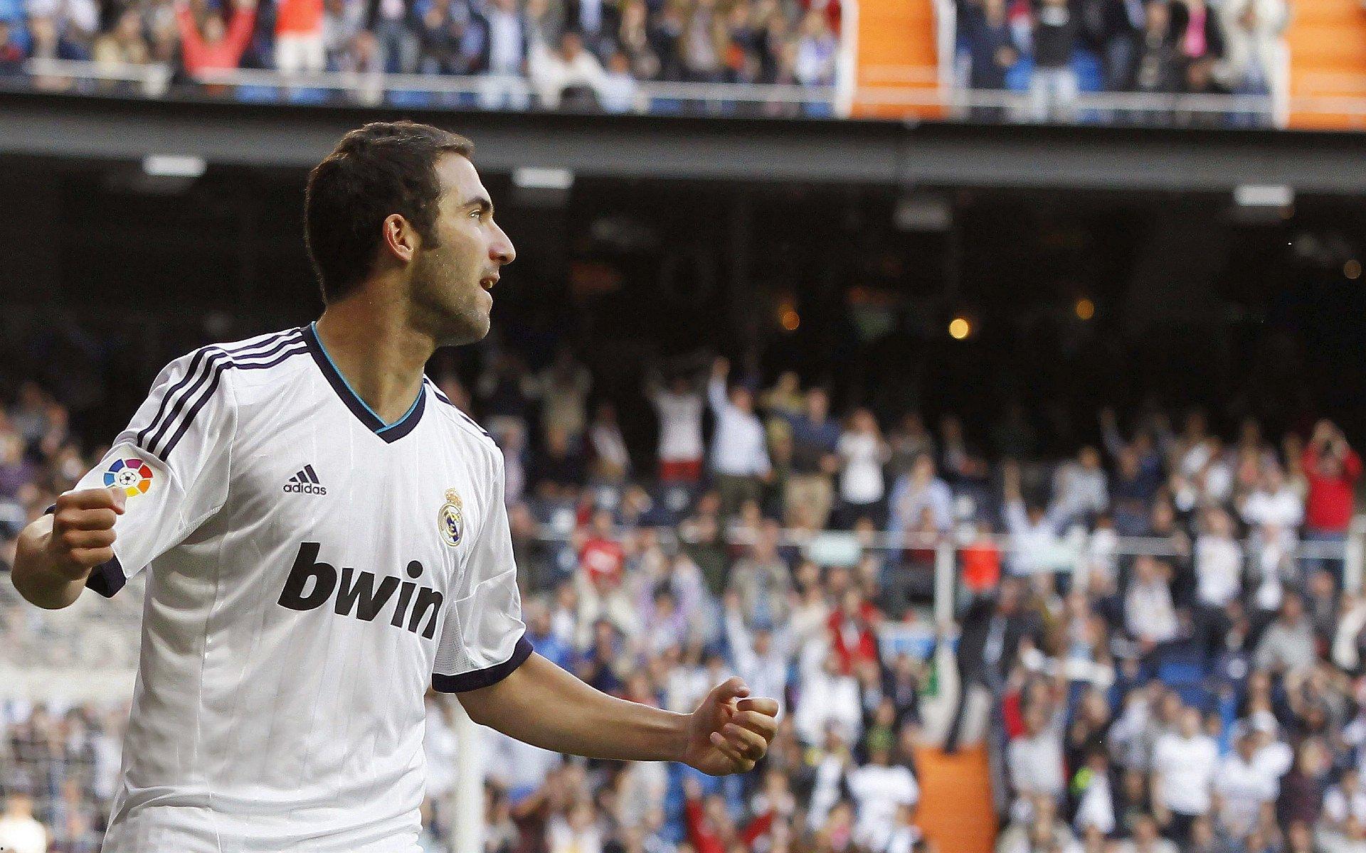 老梁说球，莱万加盟巴萨，我看好他开启新时代